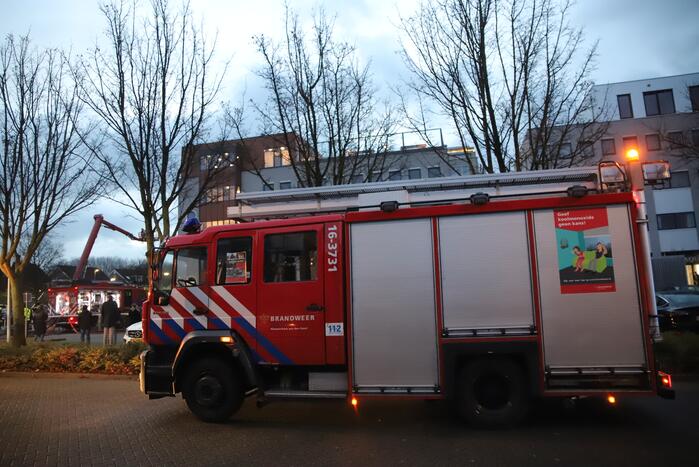 Appartementencomplex vol rook door brand