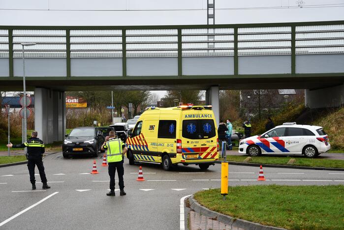 Persoon op scootmobiel aangereden