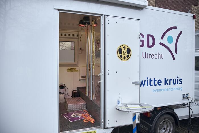 Ruim 240 personen getest in GGD-coronatestbus
