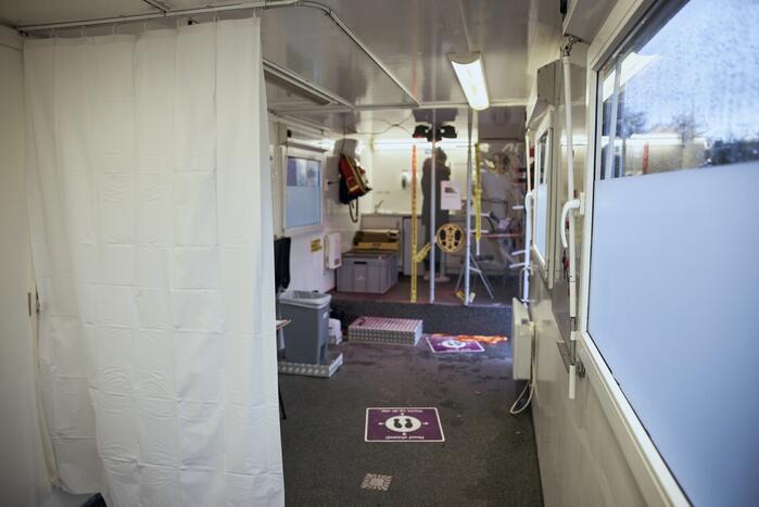 Ruim 240 personen getest in GGD-coronatestbus