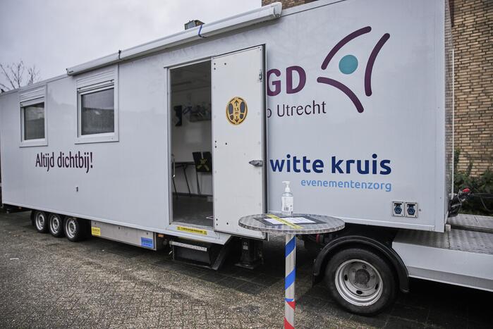 Ruim 240 personen getest in GGD-coronatestbus
