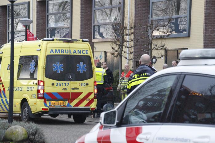 Vrouw gewond na val in woning