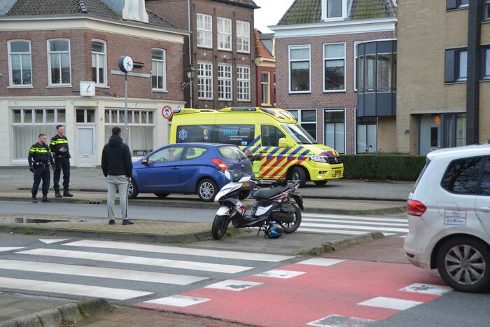 Scooterrijder gewond bij botsing met auto