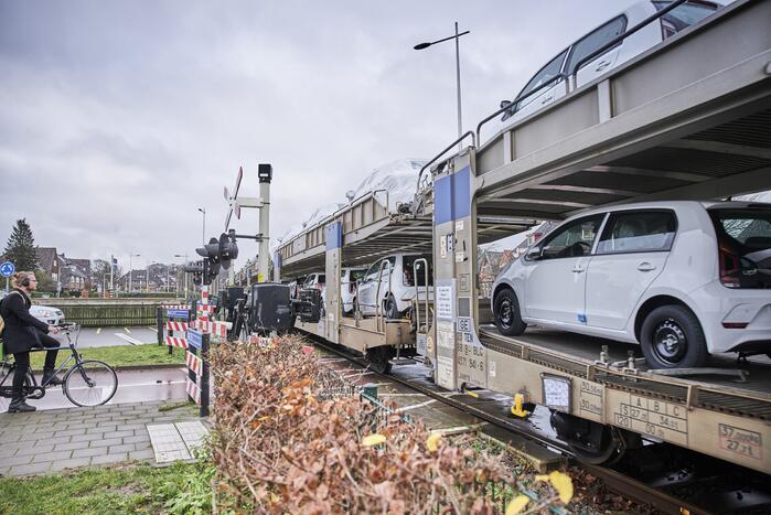 Trein met nieuw auto's via Ponlijn naar Leusden