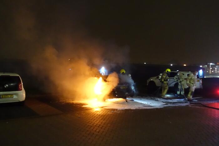 Auto verwoest door brand