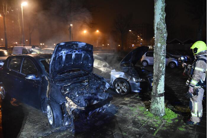 Auto volledig uitgebrand op parkeerplaats