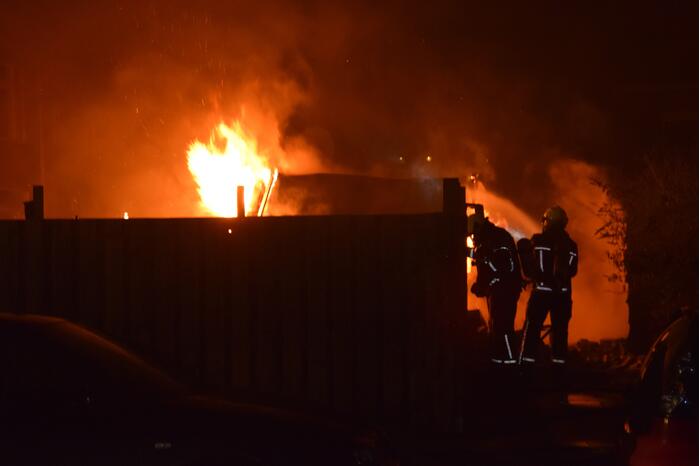 Flinke brand in schuur na explosie