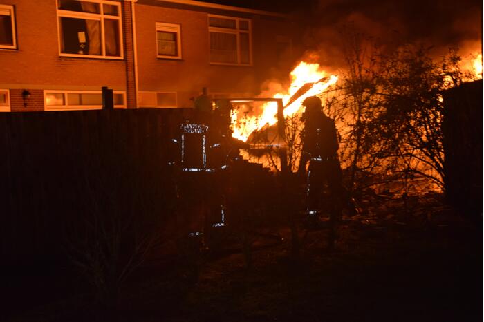 Flinke brand in schuur na explosie