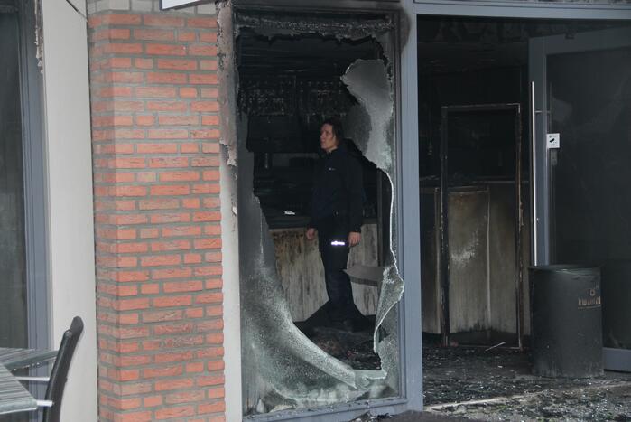 Recherche en brandweer doen onderzoek bij Kwalitaria Délifrance