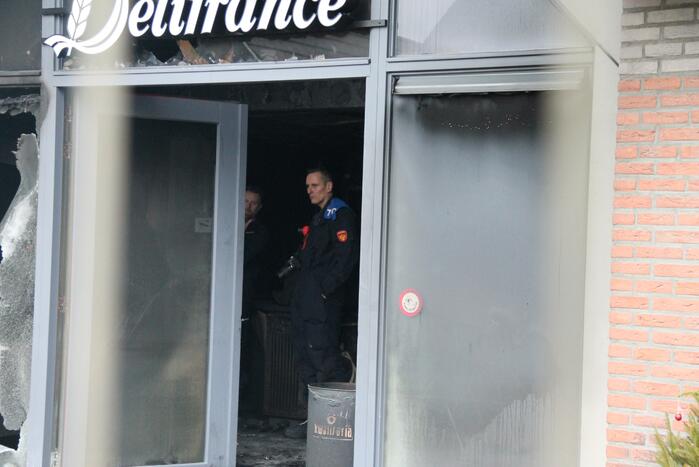 Recherche en brandweer doen onderzoek bij Kwalitaria Délifrance