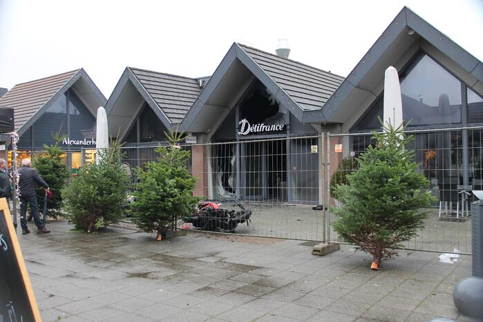 Recherche en brandweer doen onderzoek bij Kwalitaria Délifrance