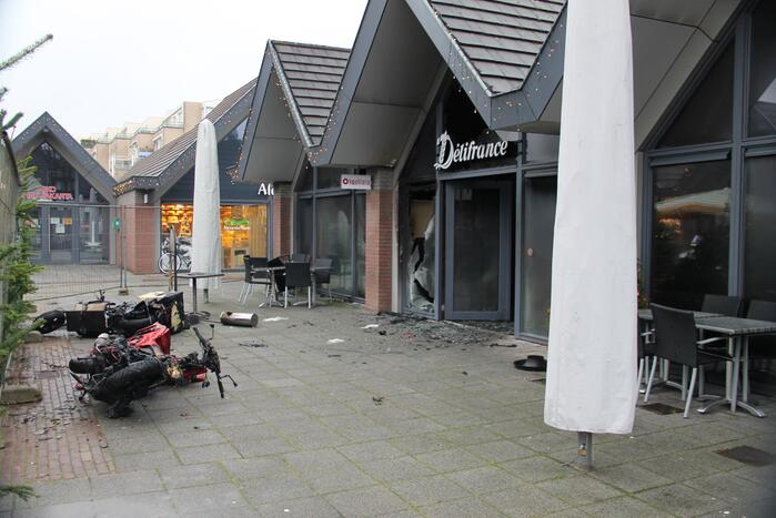 Recherche en brandweer doen onderzoek bij Kwalitaria Délifrance