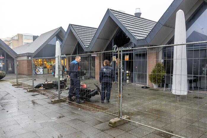 Recherche en brandweer doen onderzoek bij Kwalitaria Délifrance