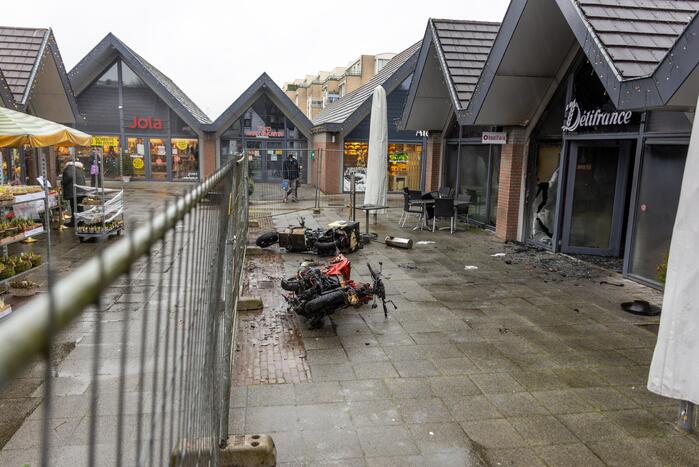 Recherche en brandweer doen onderzoek bij Kwalitaria Délifrance