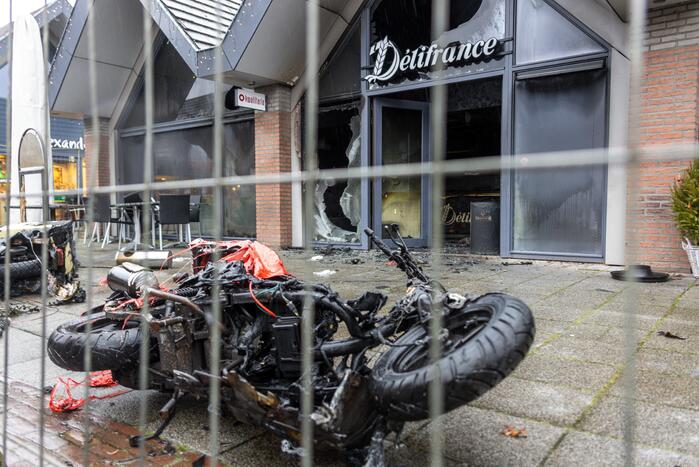 Recherche en brandweer doen onderzoek bij Kwalitaria Délifrance