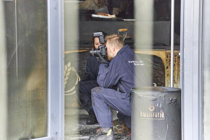 Recherche en brandweer doen onderzoek bij Kwalitaria Délifrance