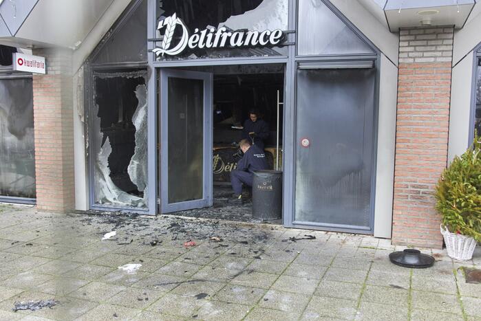 Recherche en brandweer doen onderzoek bij Kwalitaria Délifrance