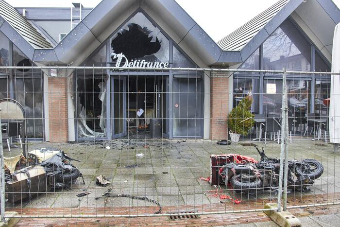 Recherche en brandweer doen onderzoek bij Kwalitaria Délifrance