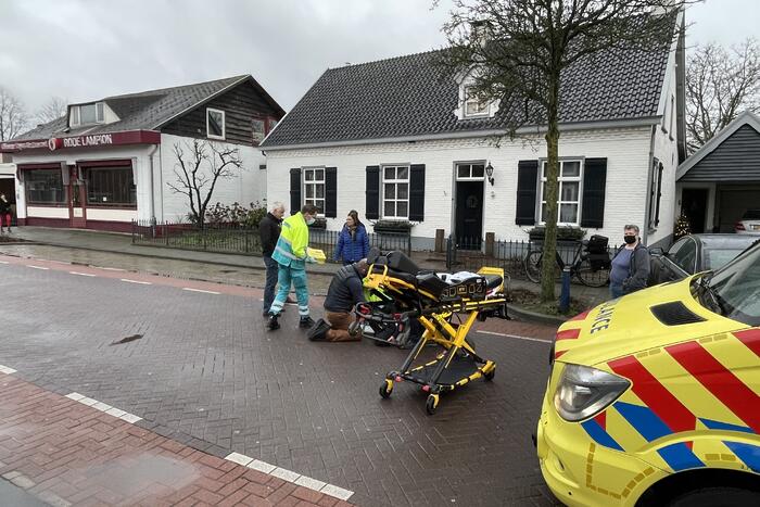 Vrouw gewond bij aanrijding met auto