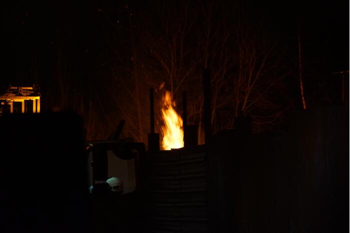 Berg afval in brand gevlogen