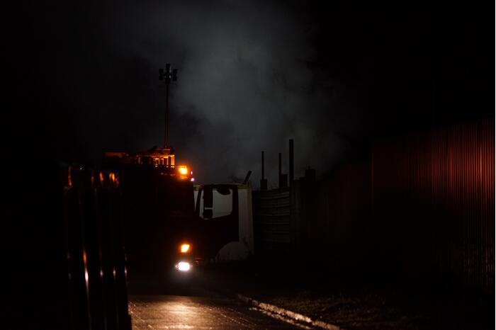 Berg afval in brand gevlogen