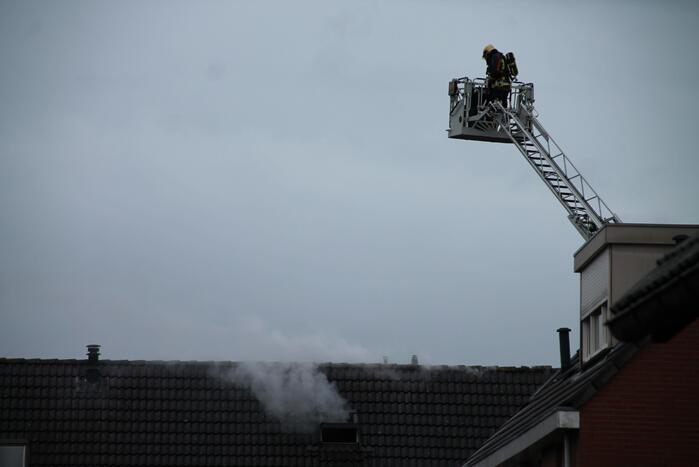 Flinke brand op zolder van woning