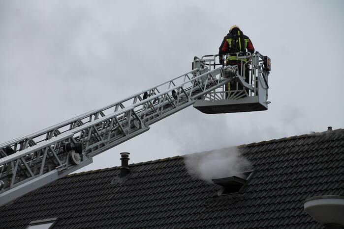 Flinke brand op zolder van woning
