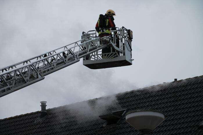 Flinke brand op zolder van woning