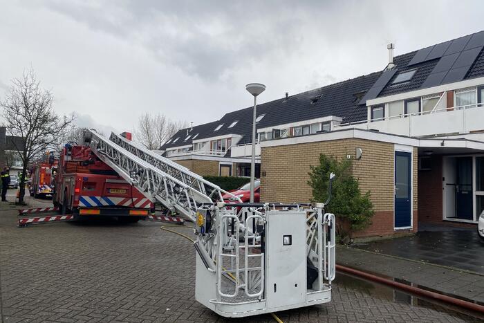 Flinke brand op zolder van woning