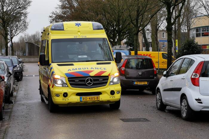 Fietser gewond bij aanrijding met bestelbus