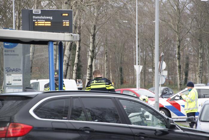 Bushok sneuveld na botsing tussen twee auto's