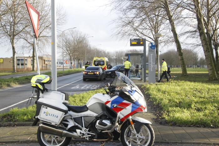 Bushok sneuveld na botsing tussen twee auto's