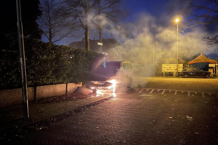 Opnieuw een auto in brand