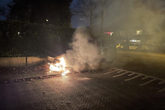Opnieuw een auto in brand