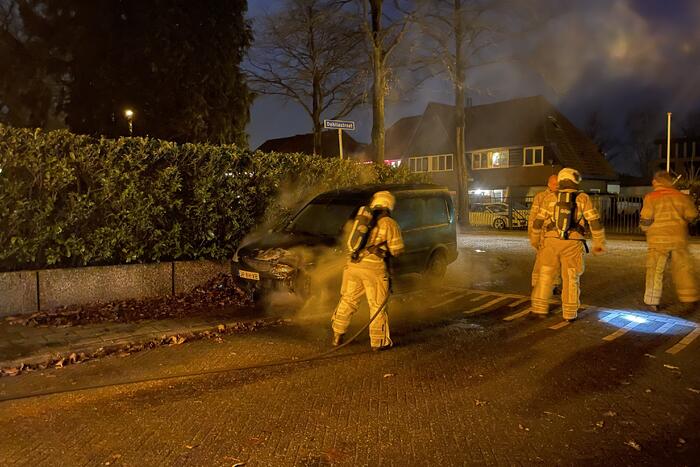 Opnieuw een auto in brand