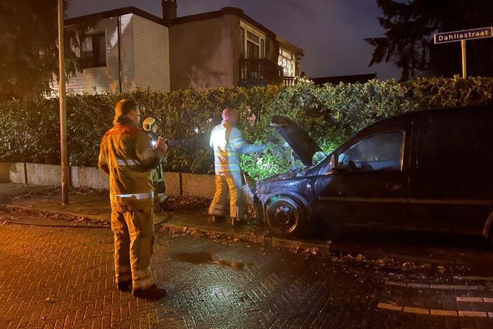 Opnieuw een auto in brand