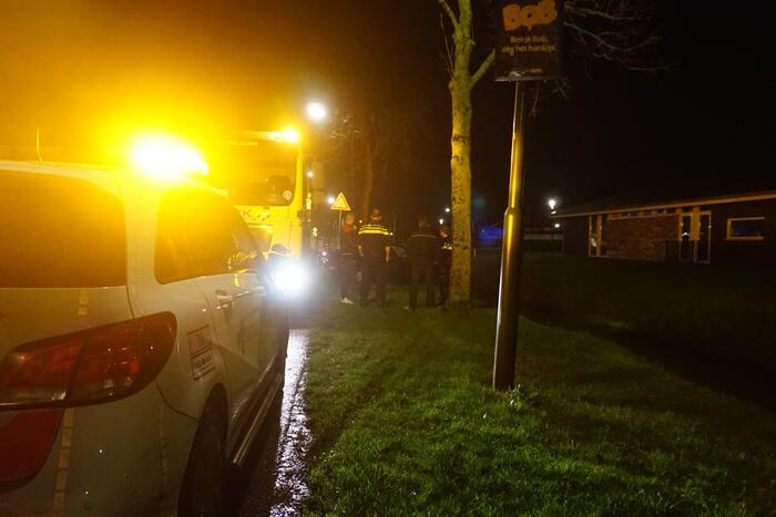Auto raakt van de weg in een sloot