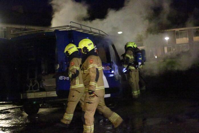 Bestelbus Gaat in vlammen op