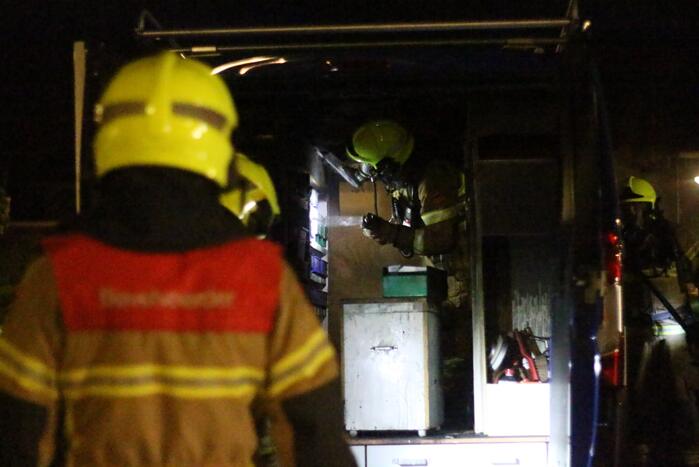 Bestelbus Gaat in vlammen op