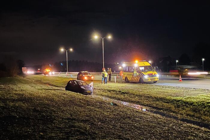 Automobilist belandt in sloot