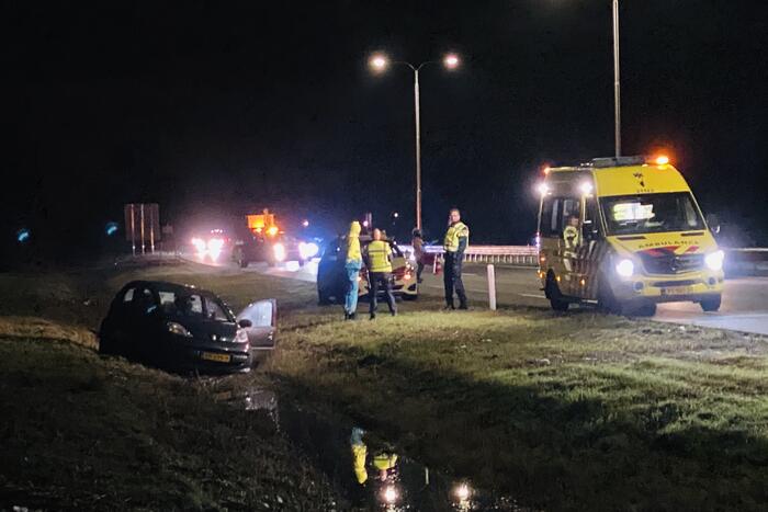 Automobilist belandt in sloot