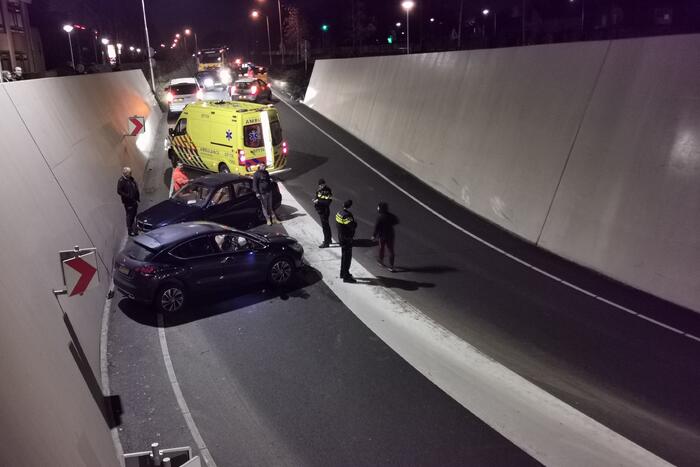 Veel schade bij ongeval tussen twee auto's