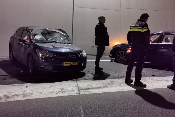 Veel schade bij ongeval tussen twee auto's