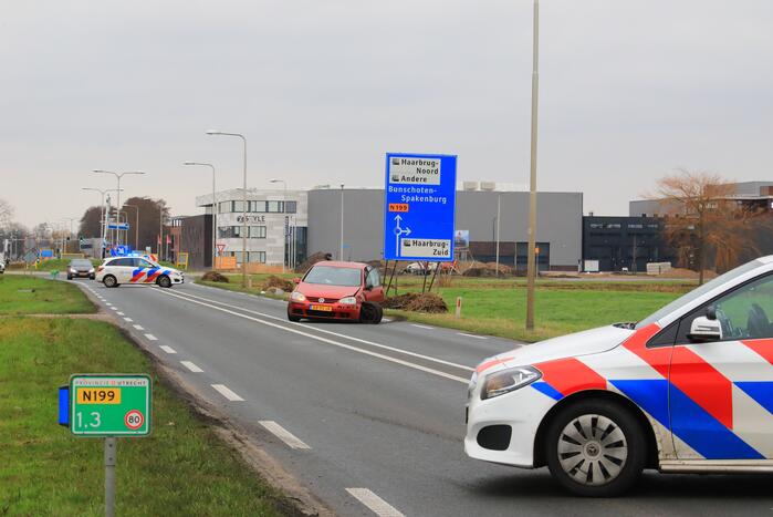 Auto belandt in sloot na frontale aanrijding