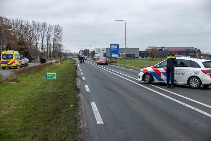 Auto belandt in sloot na frontale aanrijding