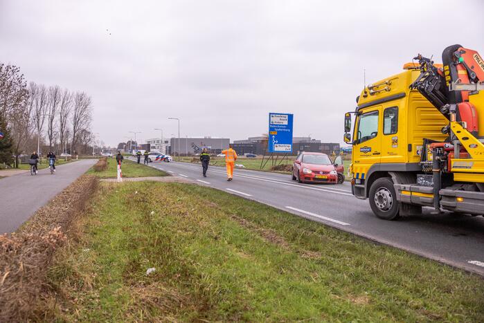 Auto belandt in sloot na frontale aanrijding