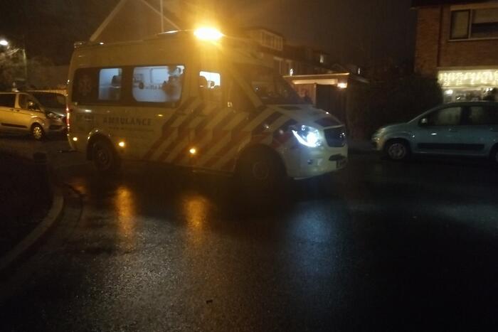 Auto op zijn kant geëindigd