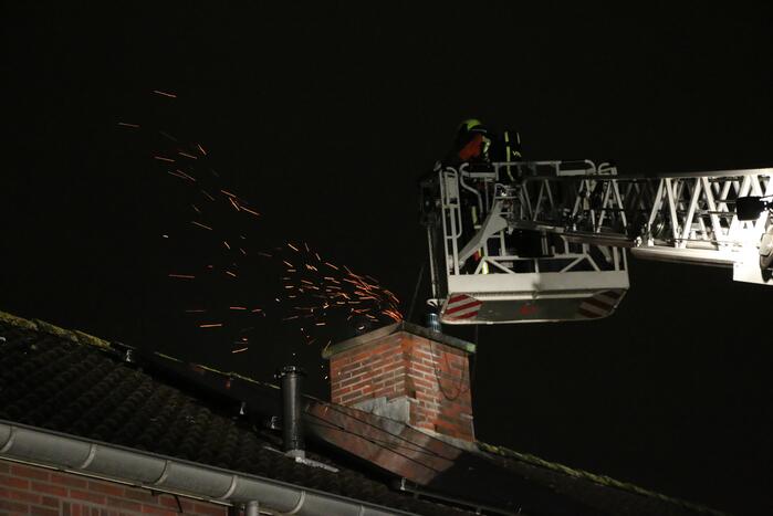 Uitslaande brand in schoorsteen