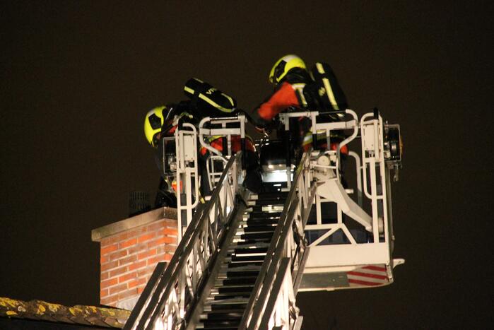 Uitslaande brand in schoorsteen