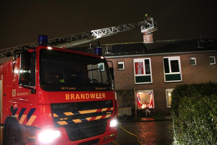 Uitslaande brand in schoorsteen